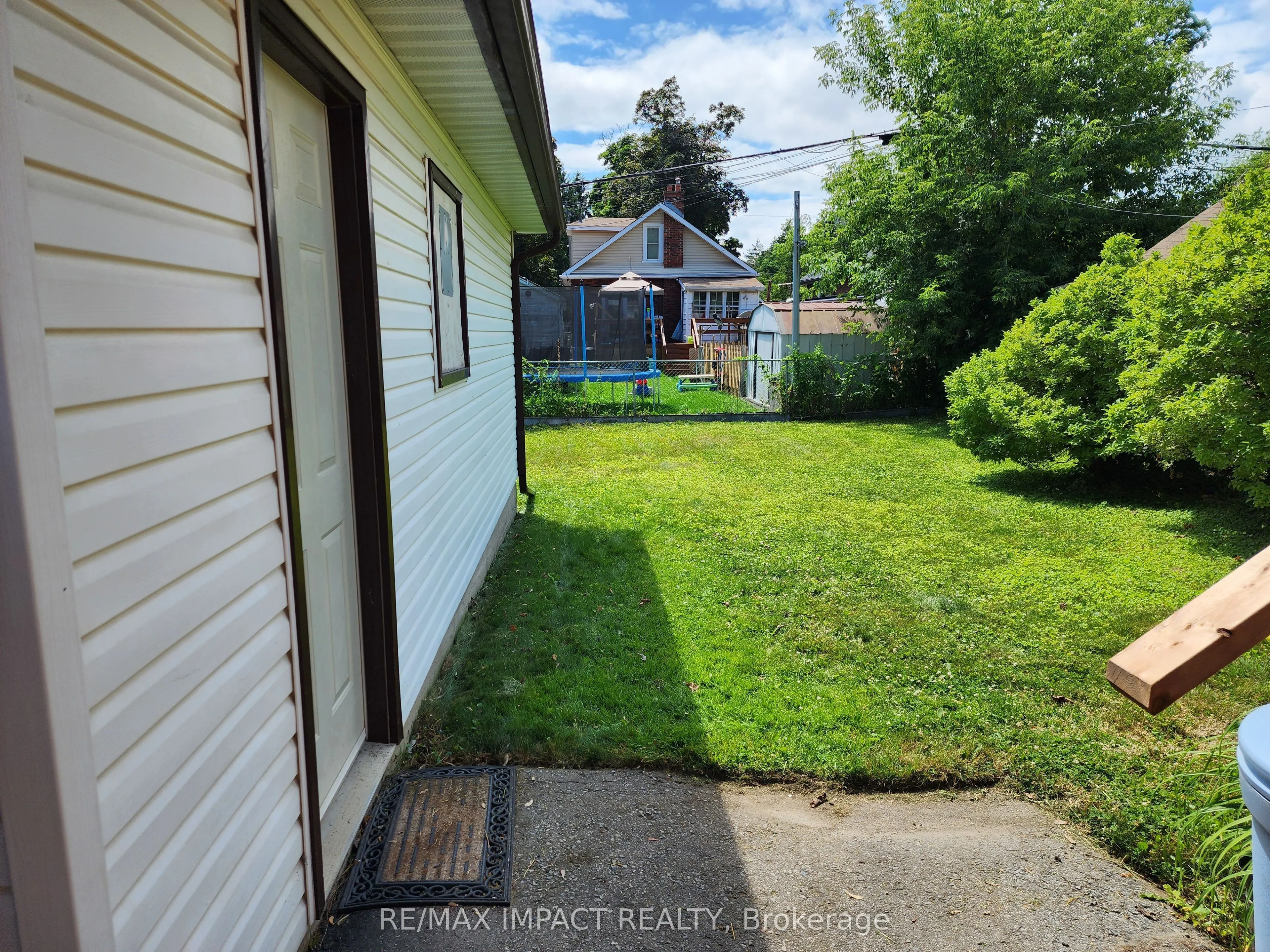 636 CHRISTIE Avenue