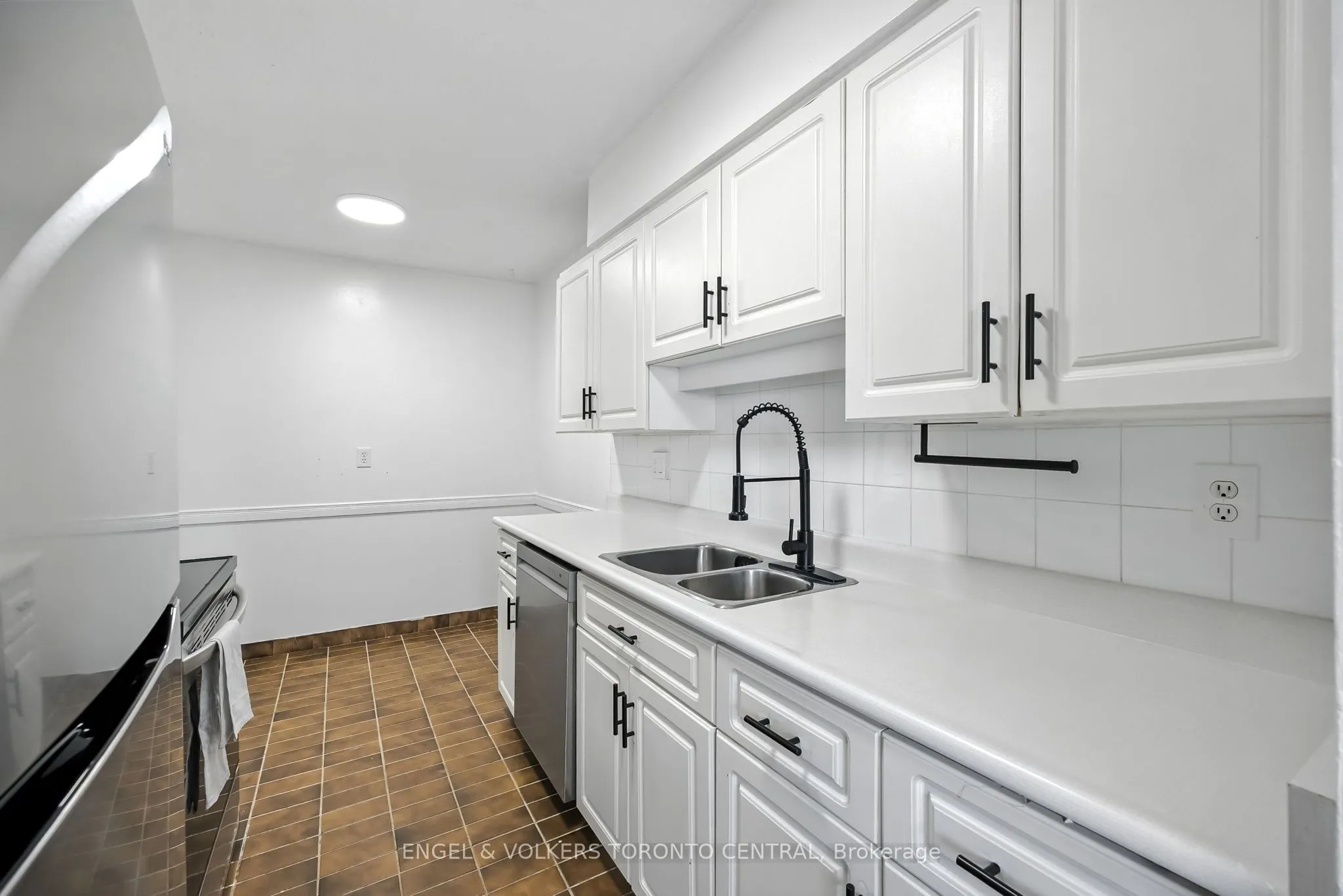1210 Radom Street, #910