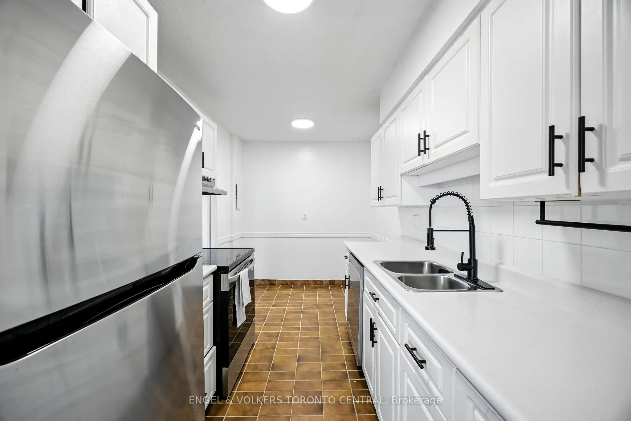 1210 Radom Street, #910