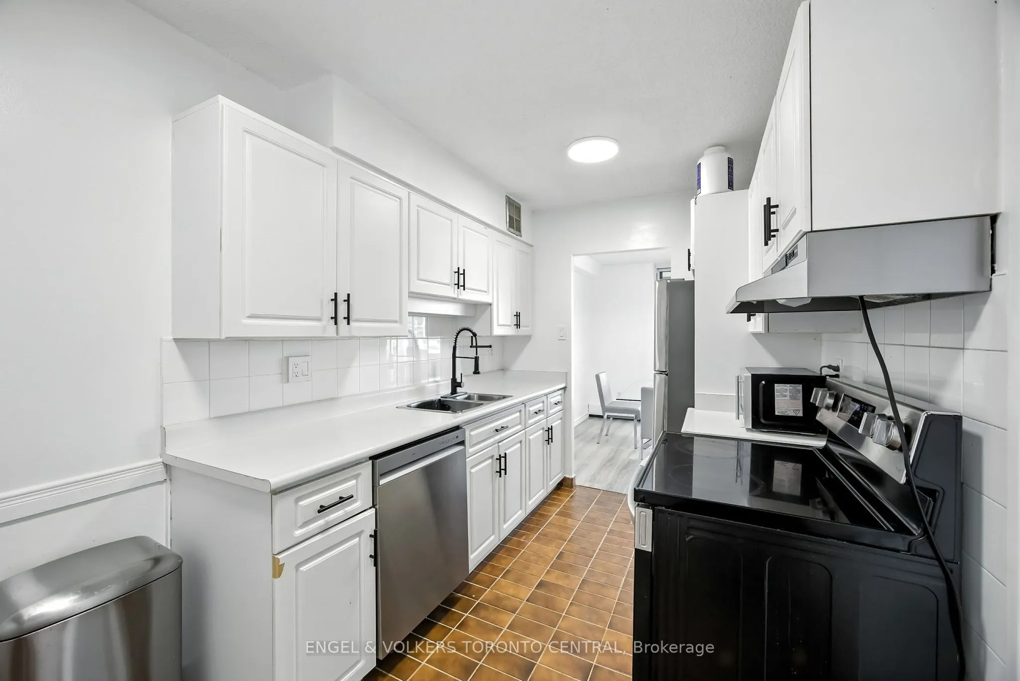 1210 Radom Street, #910