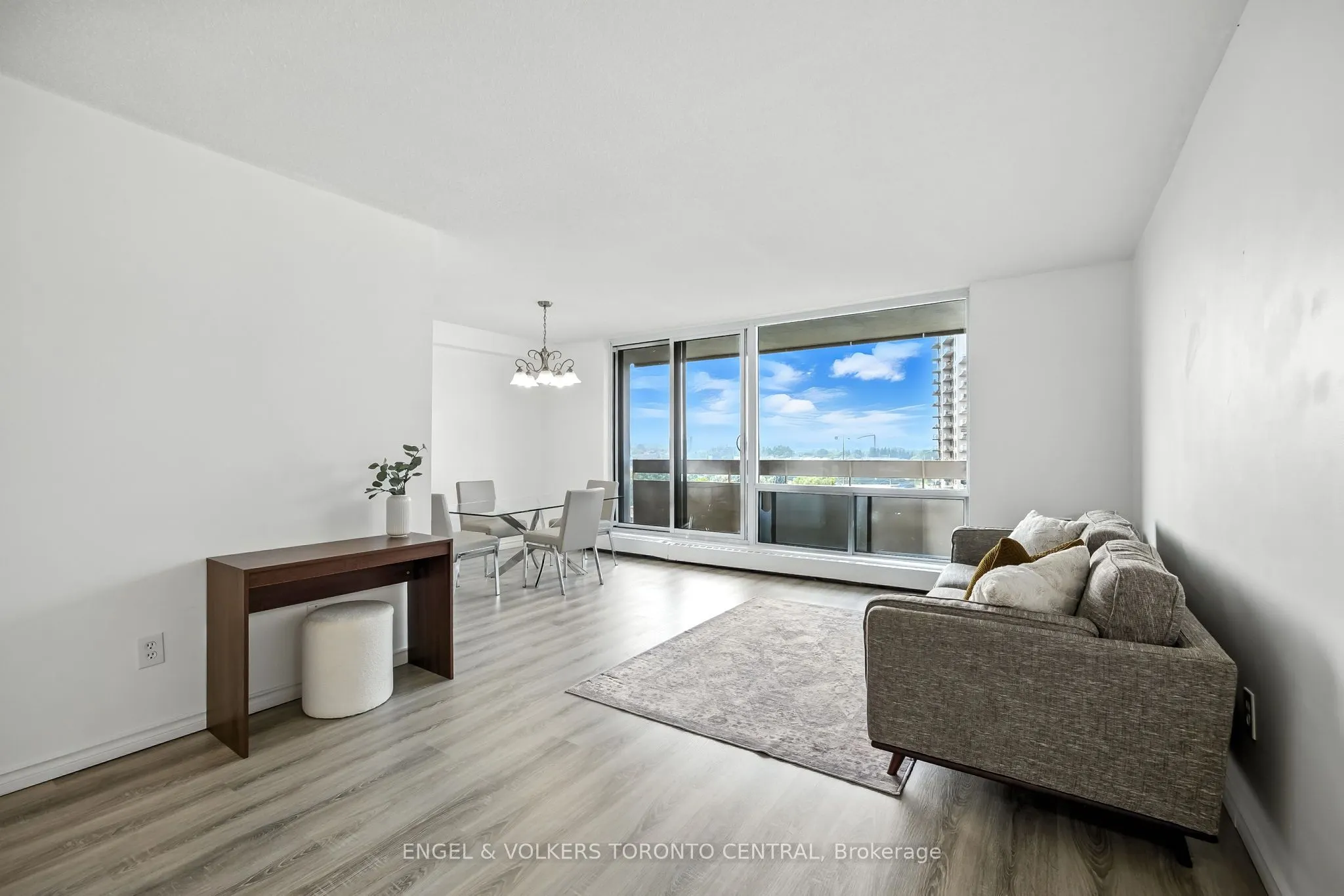1210 Radom Street, #910
