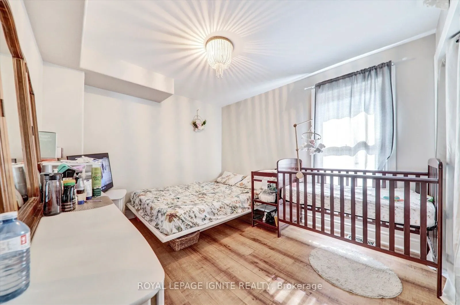 21 Colborne Street W
