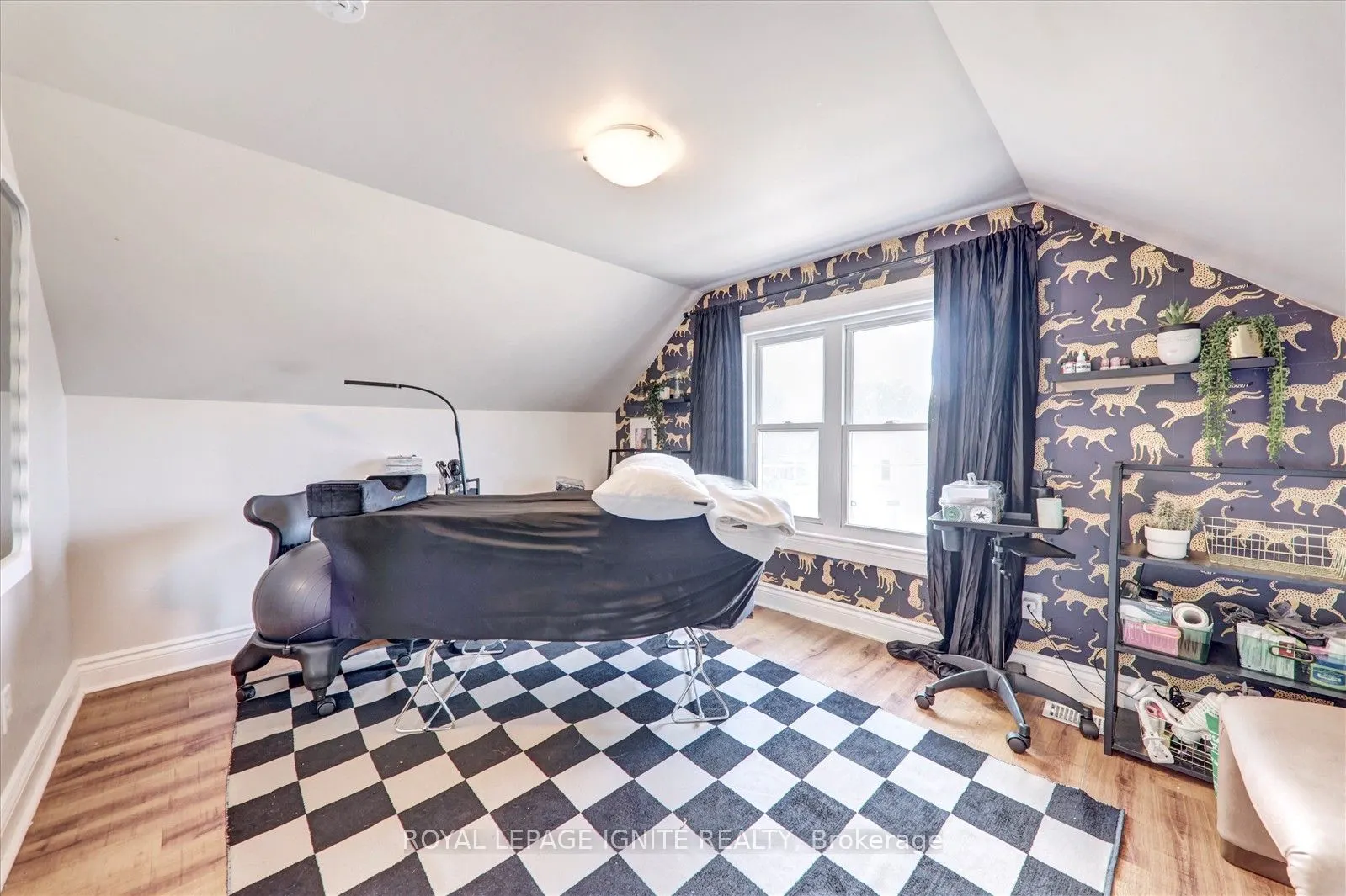 21 Colborne Street W
