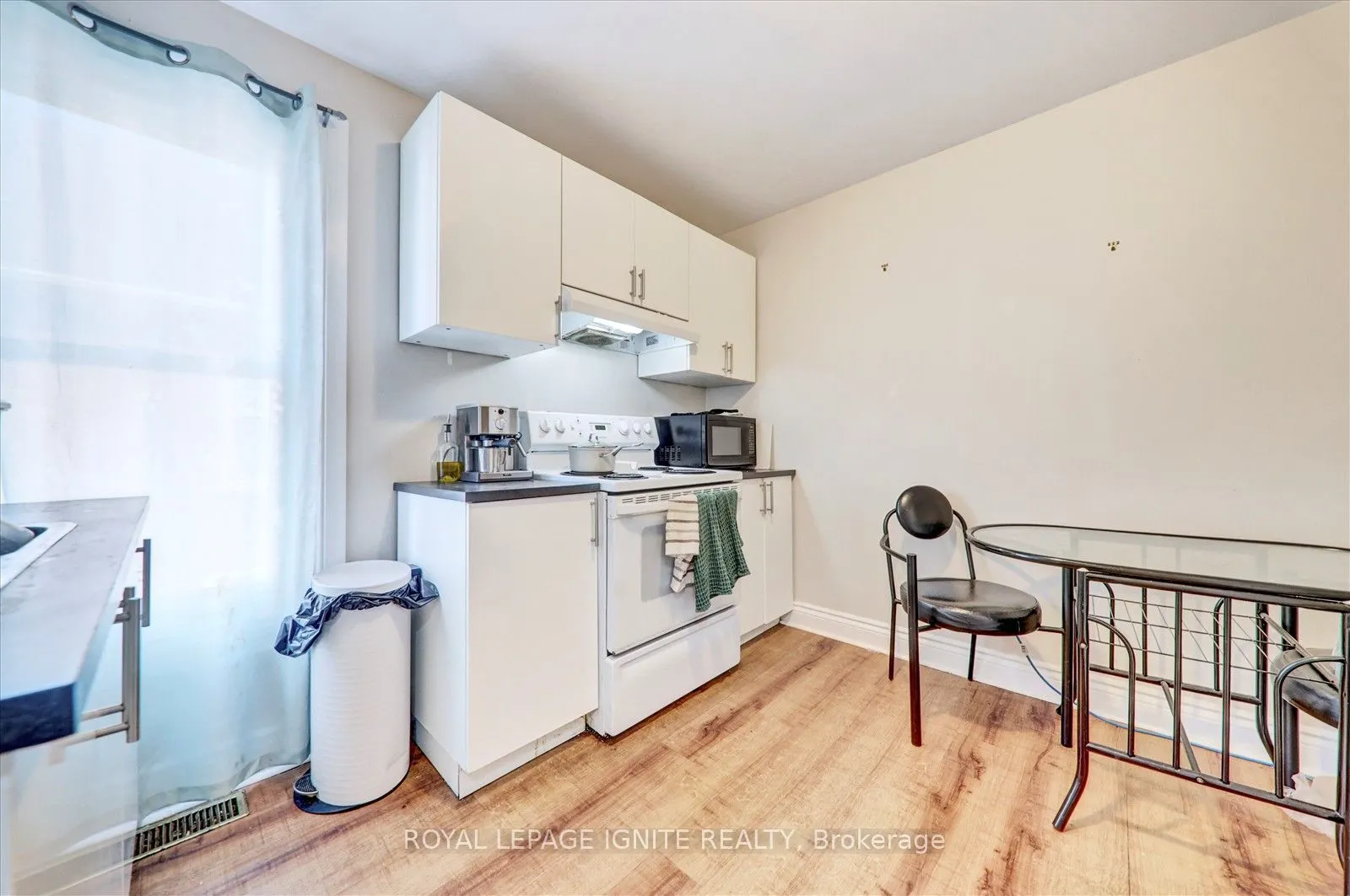 21 Colborne Street W