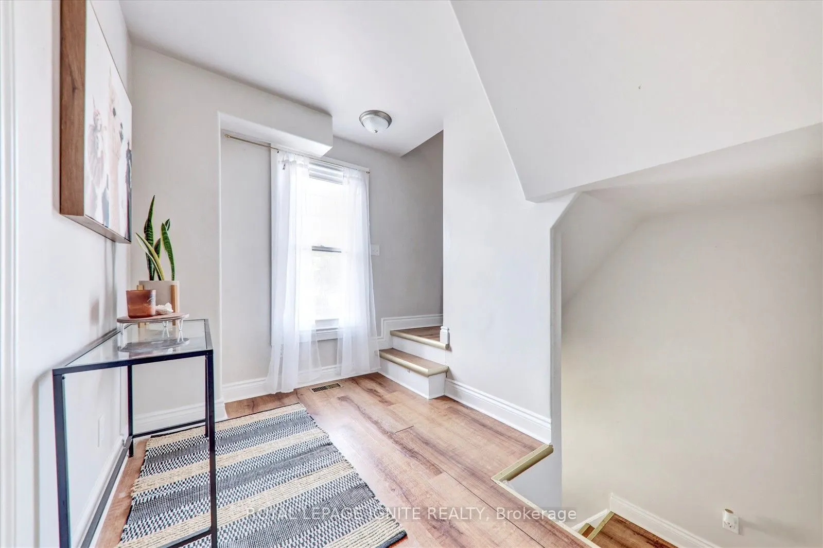 21 Colborne Street W