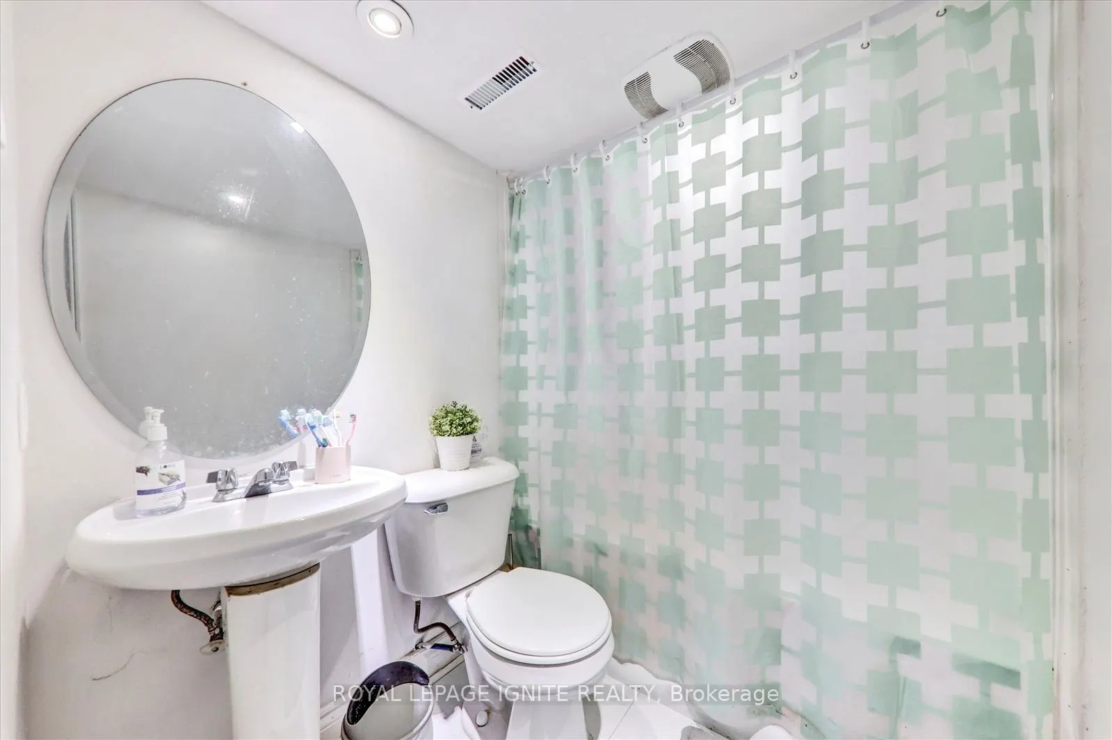 21 Colborne Street W