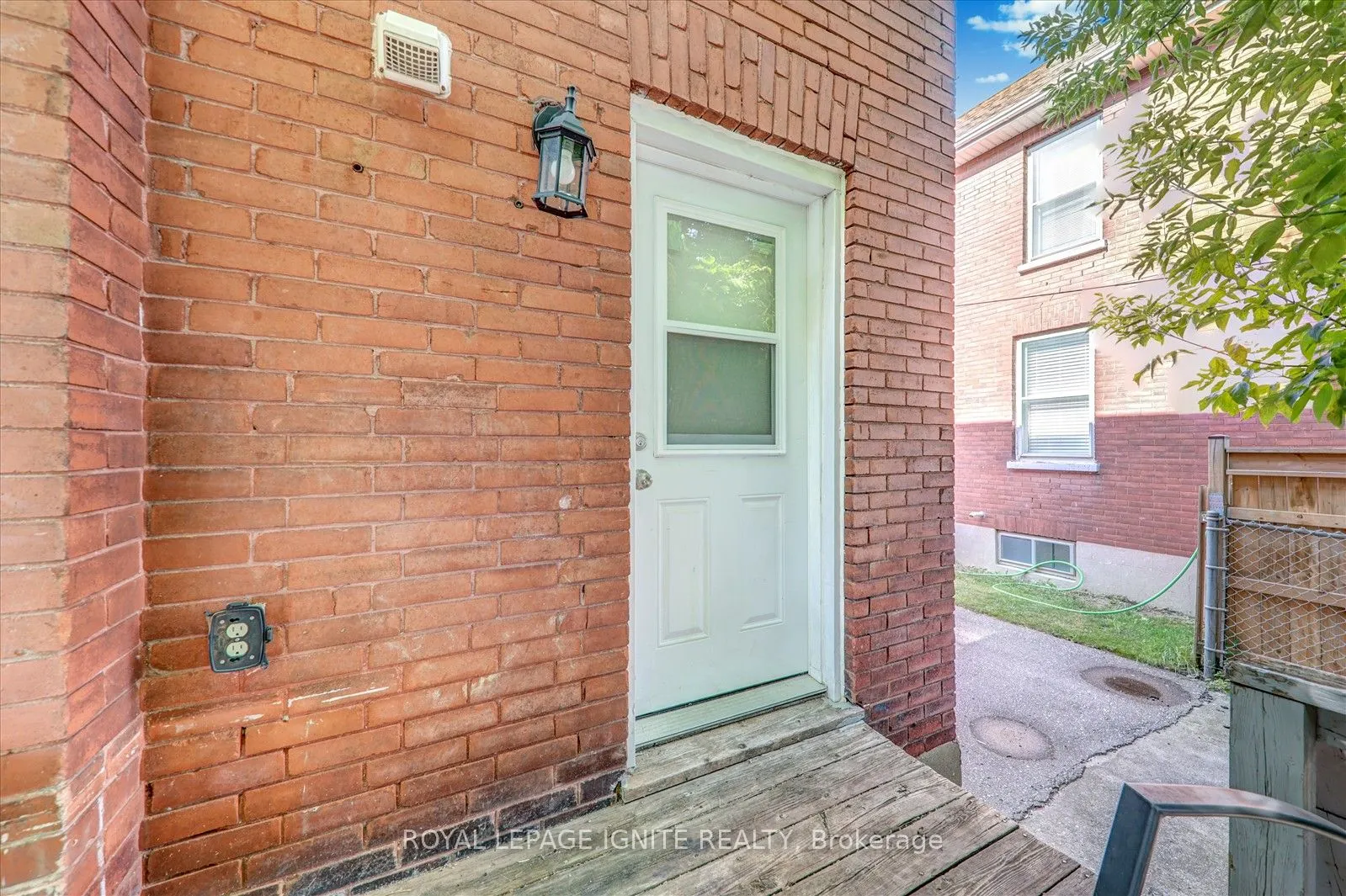 21 Colborne Street W