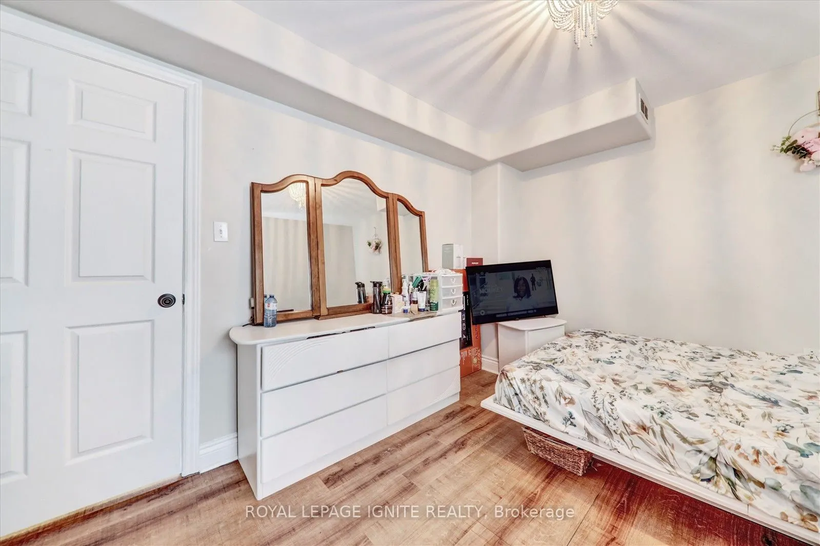 21 Colborne Street W