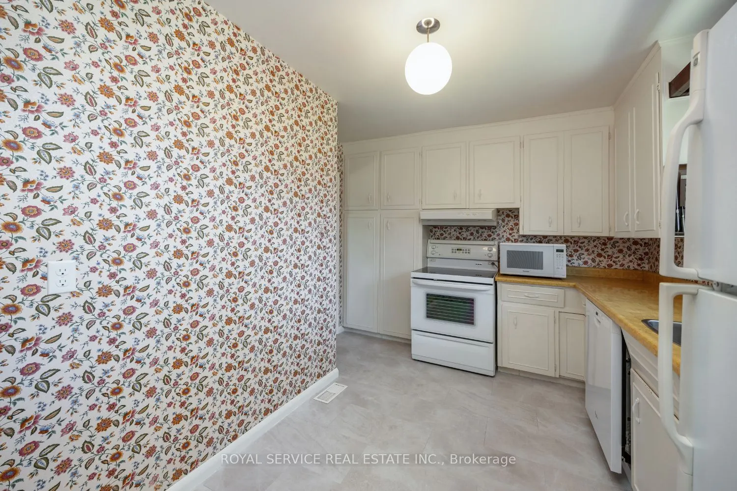 389 Glencastle Avenue
