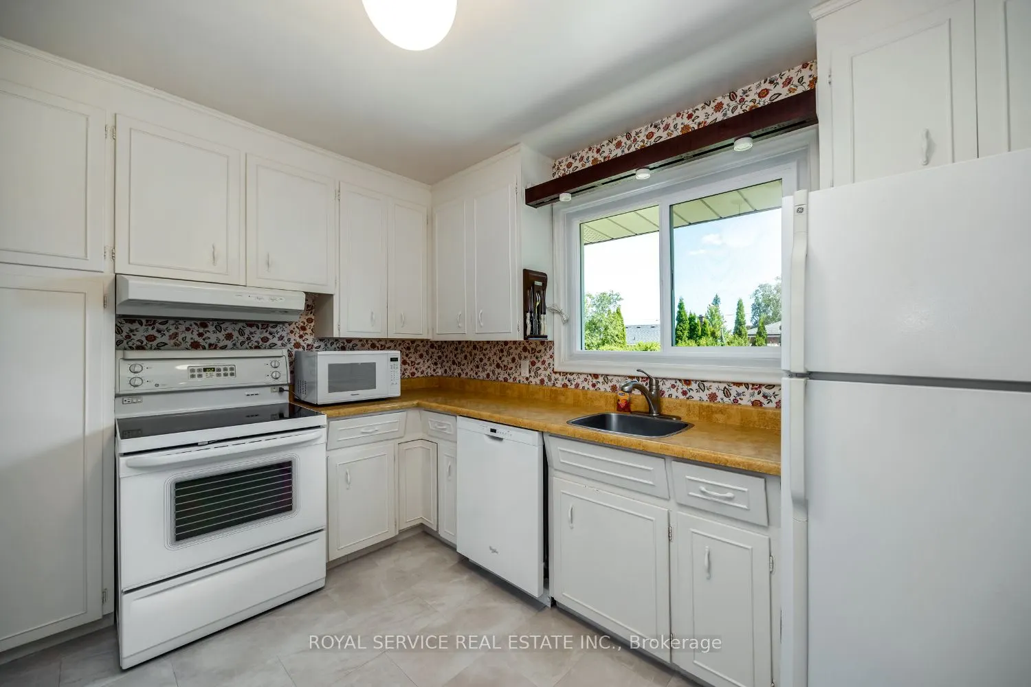 389 Glencastle Avenue