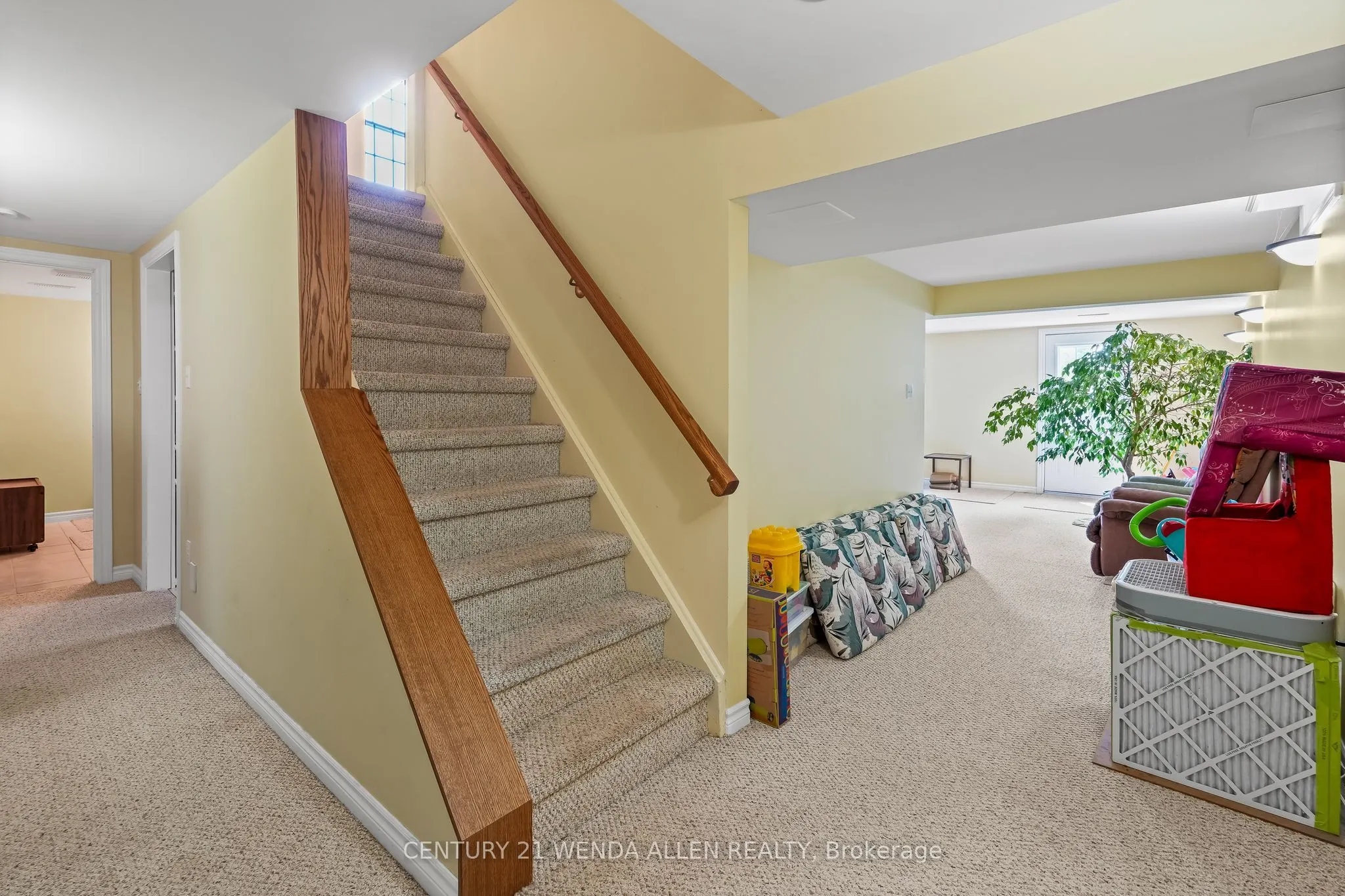 63 HARLAND Crescent