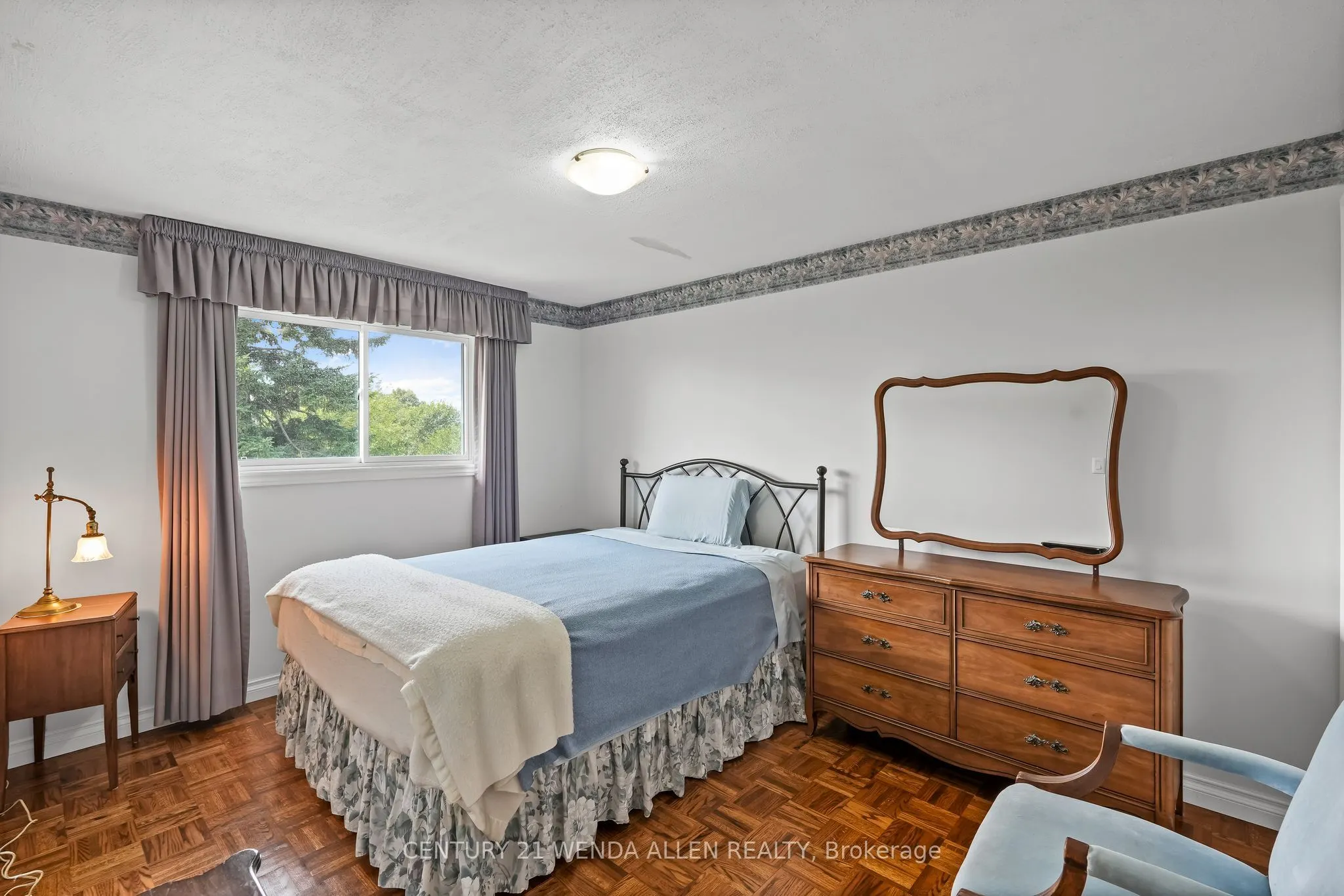 63 HARLAND Crescent
