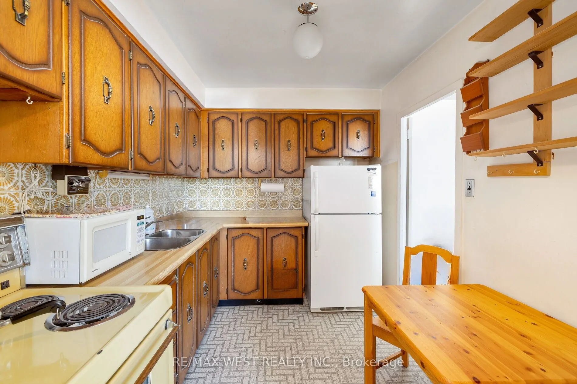 825 Kennedy Road, #303
