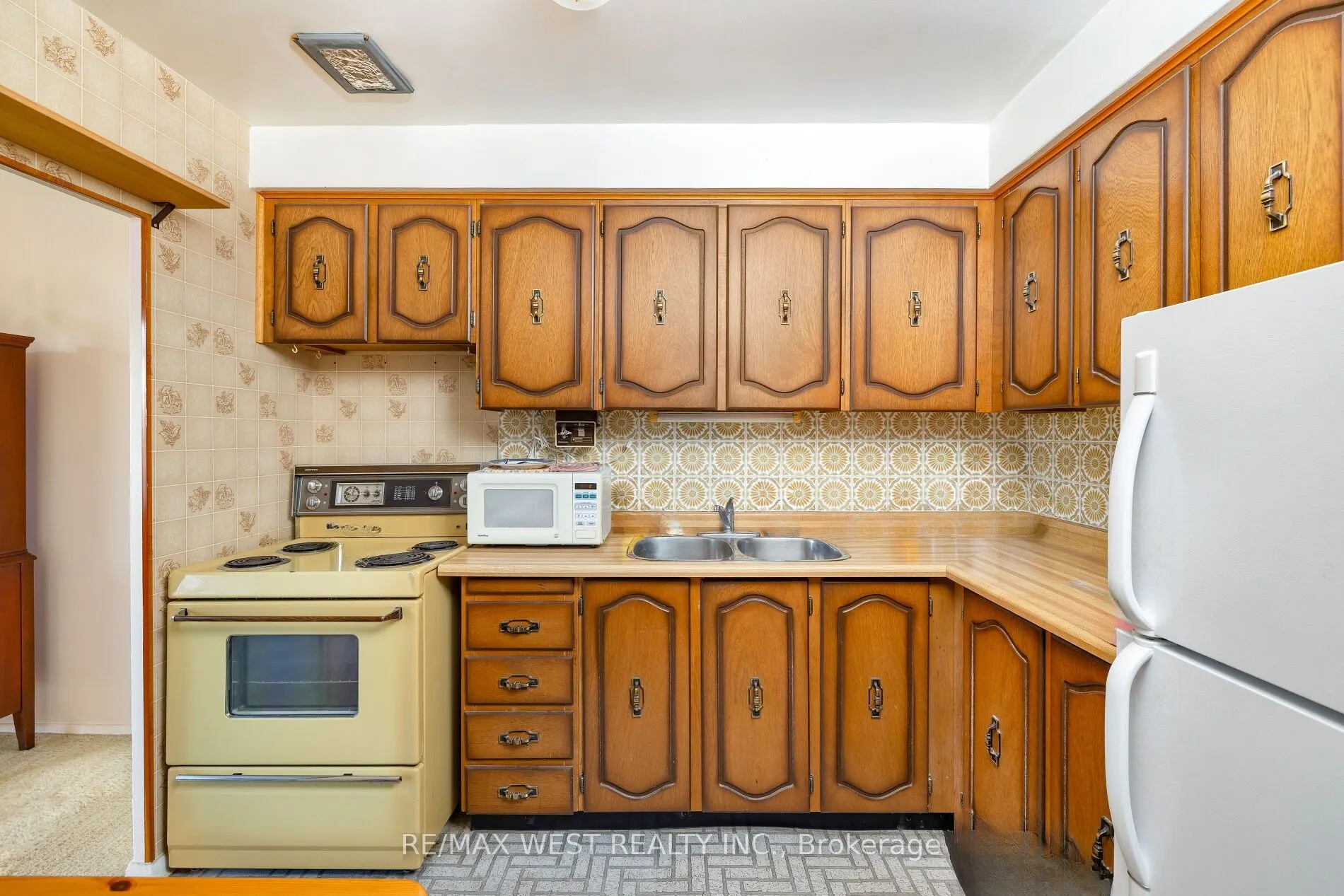 825 Kennedy Road, #303