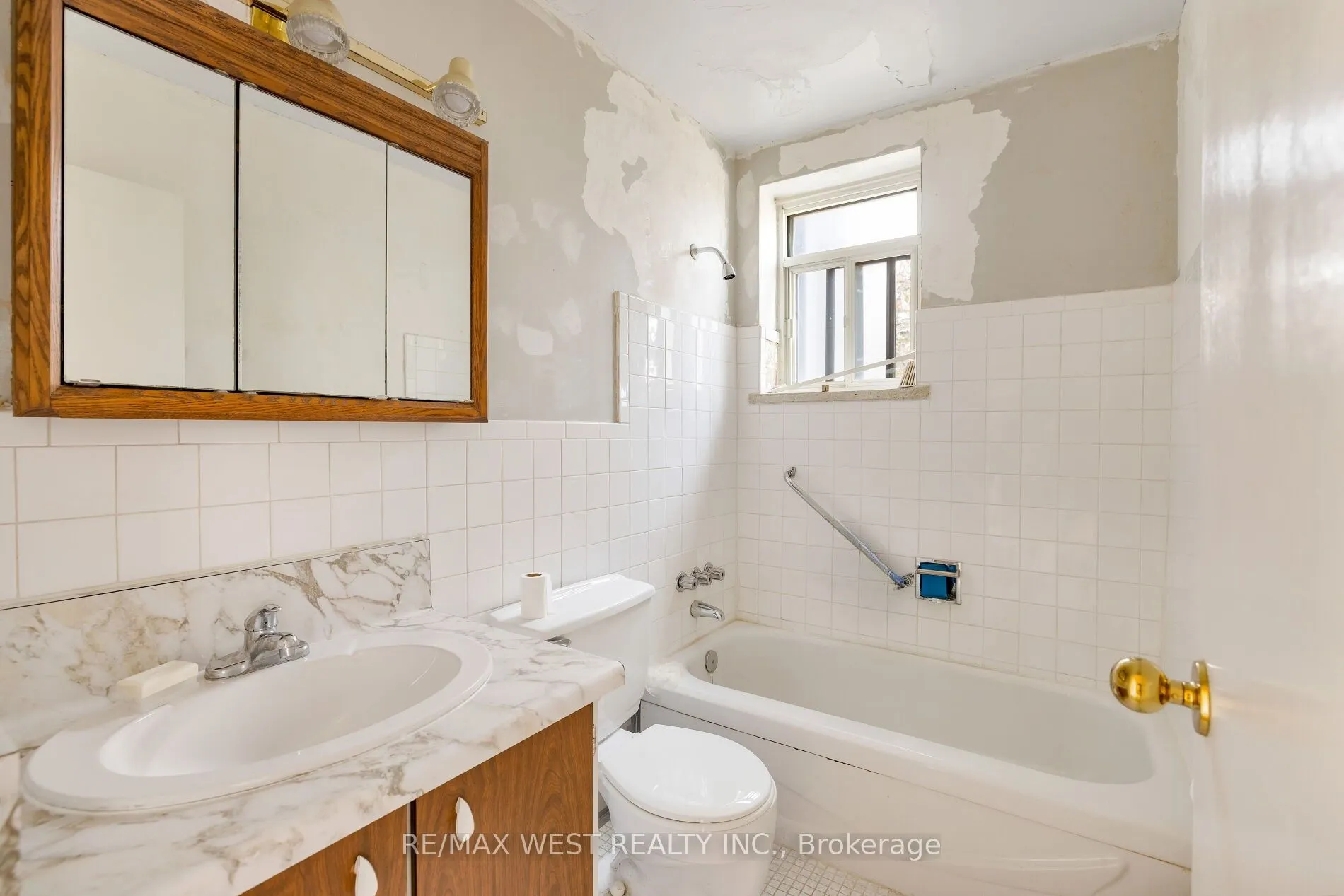 825 Kennedy Road, #303