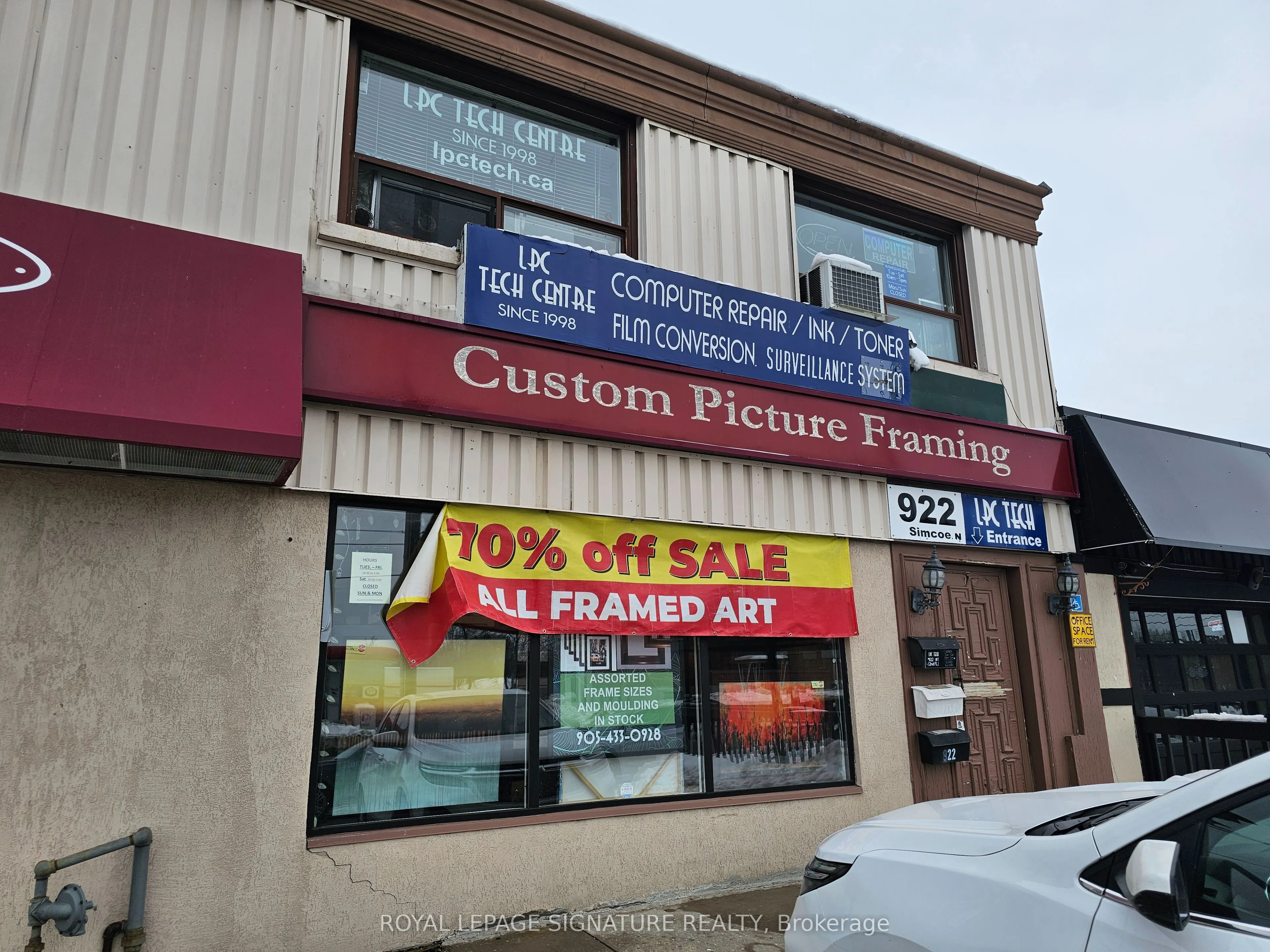 922 Simcoe Street