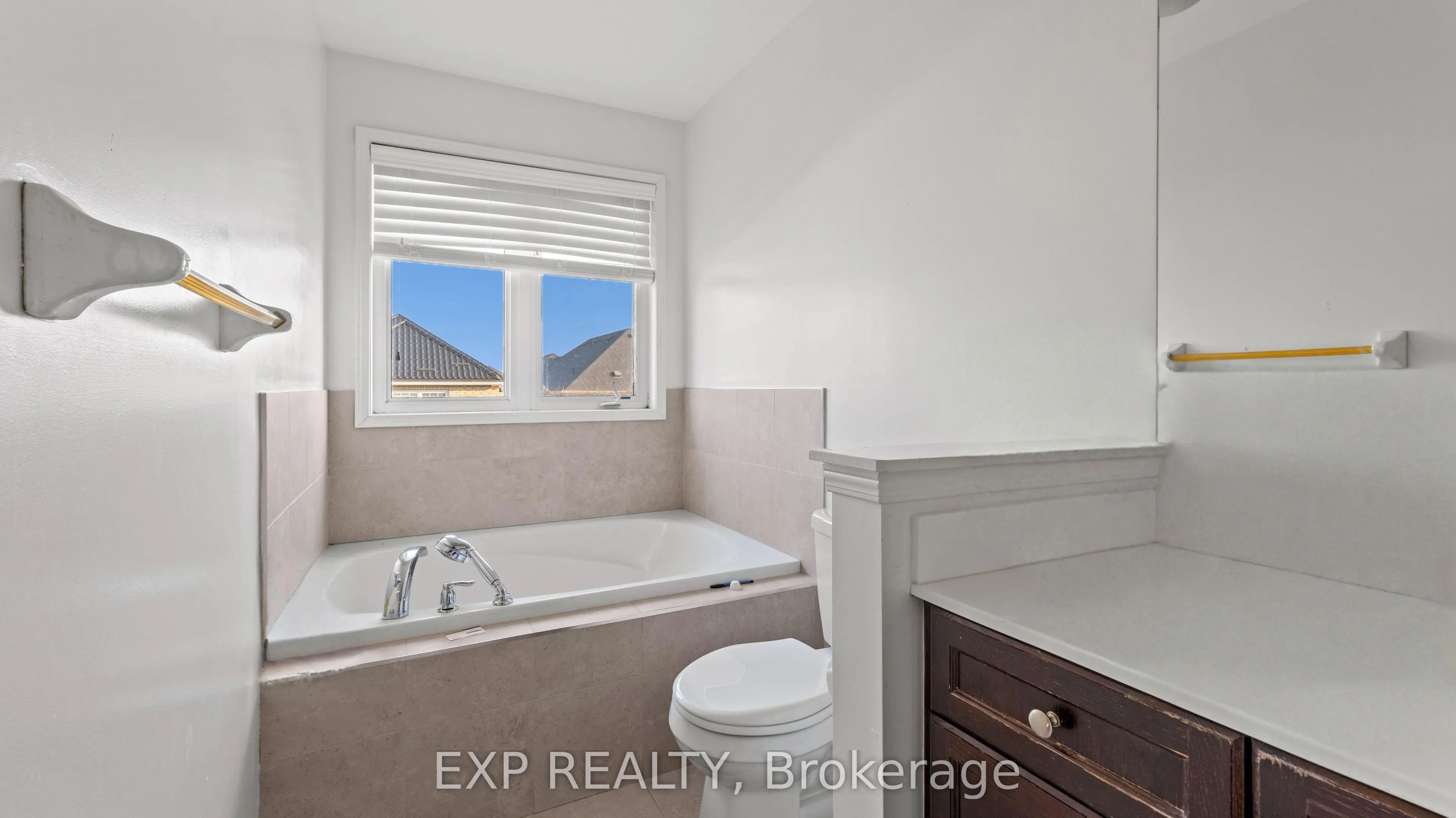 54 Tozer Crescent