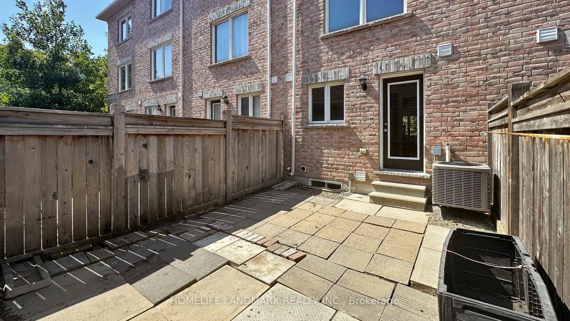 7 Kawneer Terrace
