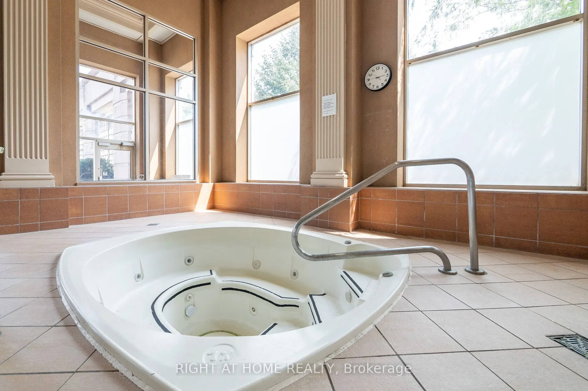 1 Lee Centre Drive, #613
