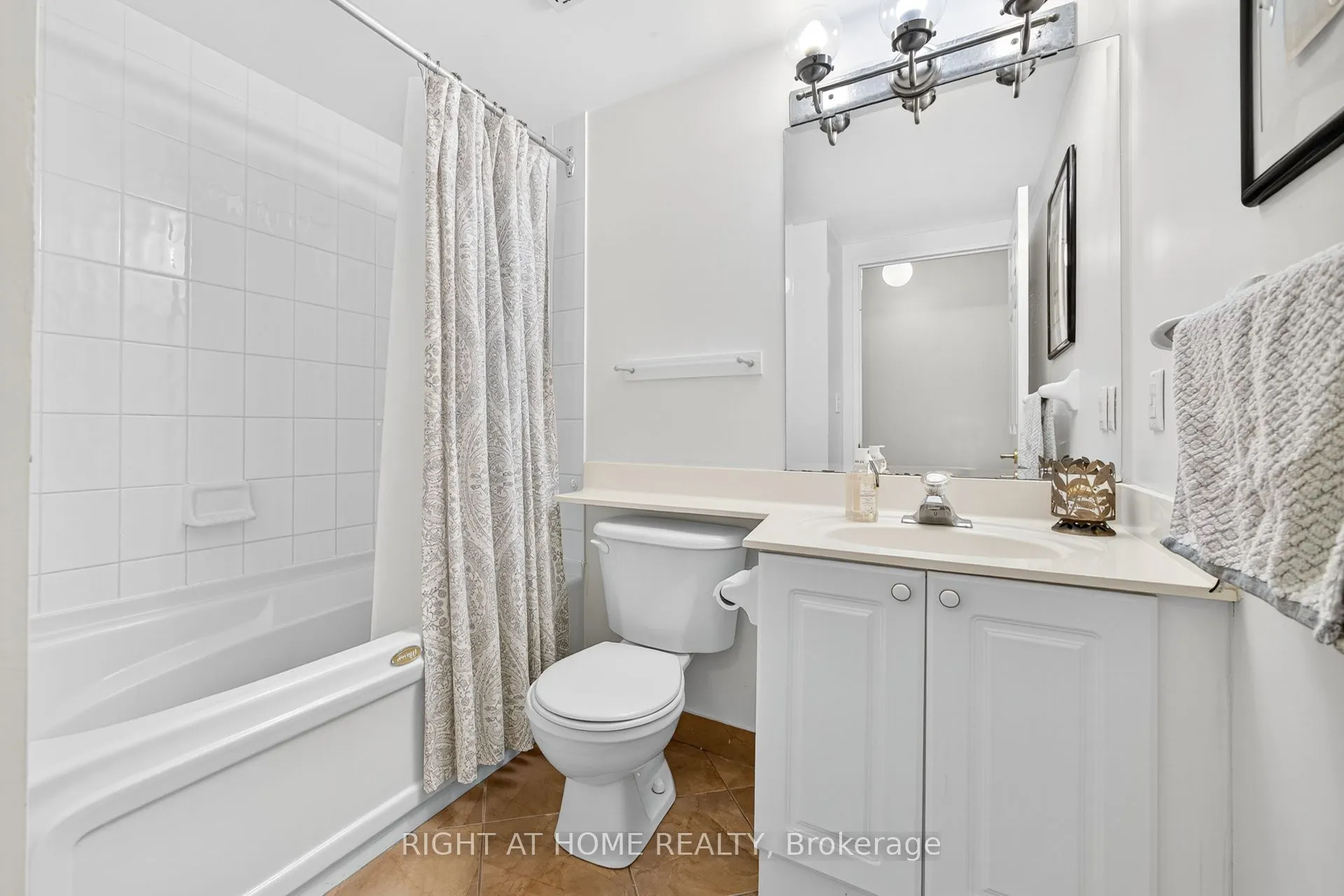 1 Lee Centre Drive, #613
