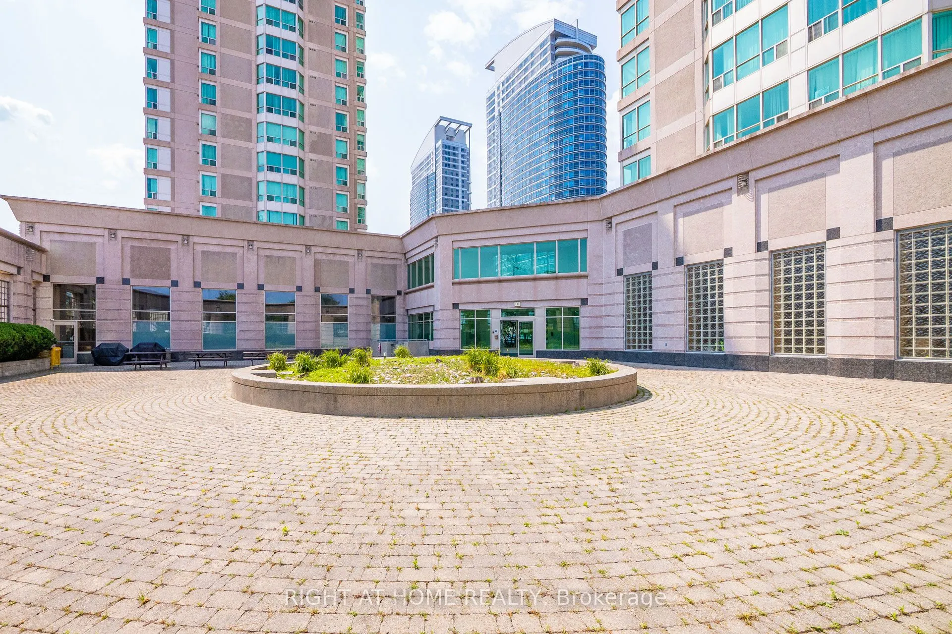 1 Lee Centre Drive, #613