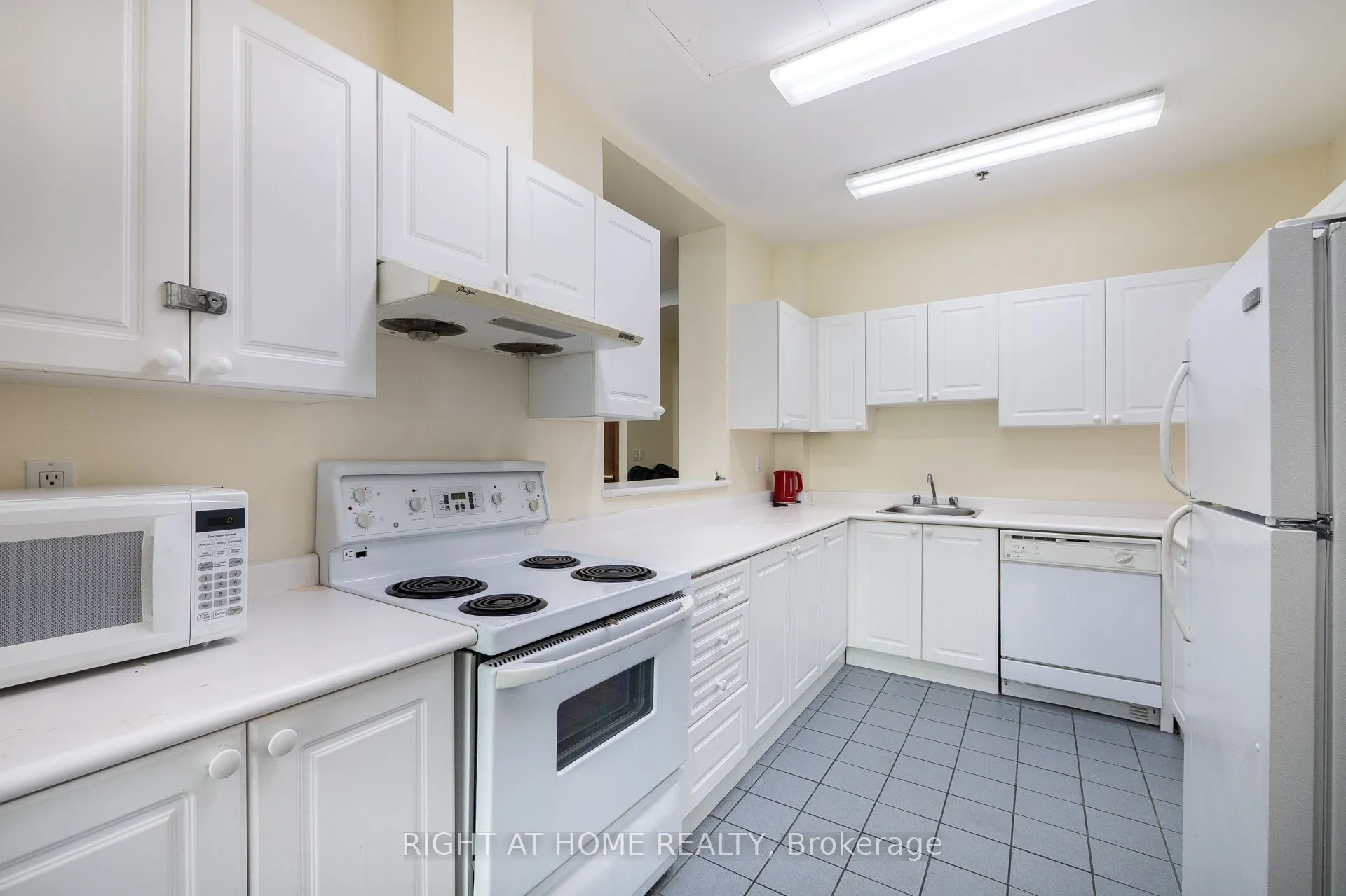 1 Lee Centre Drive, #613