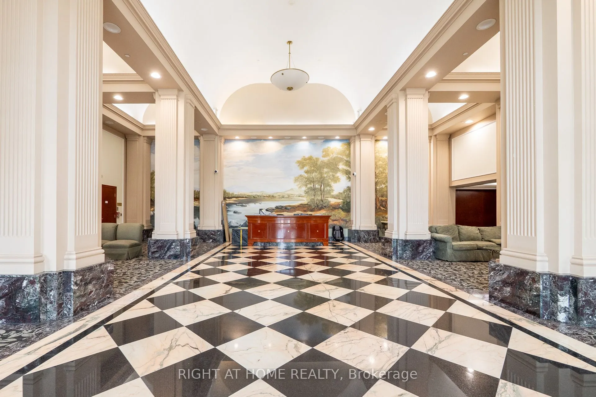 1 Lee Centre Drive, #613