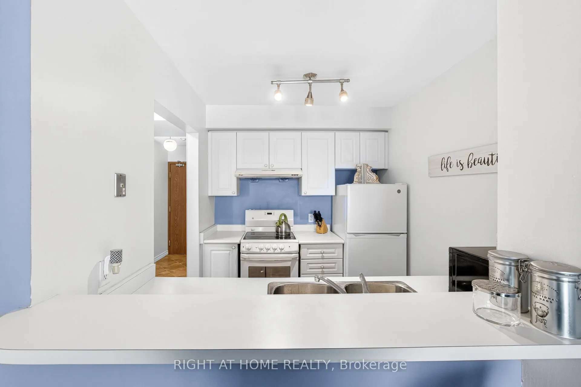 1 Lee Centre Drive, #613