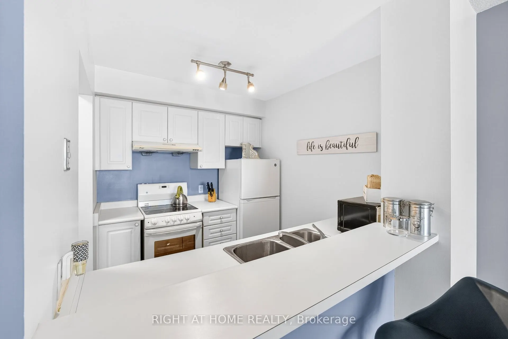 1 Lee Centre Drive, #613