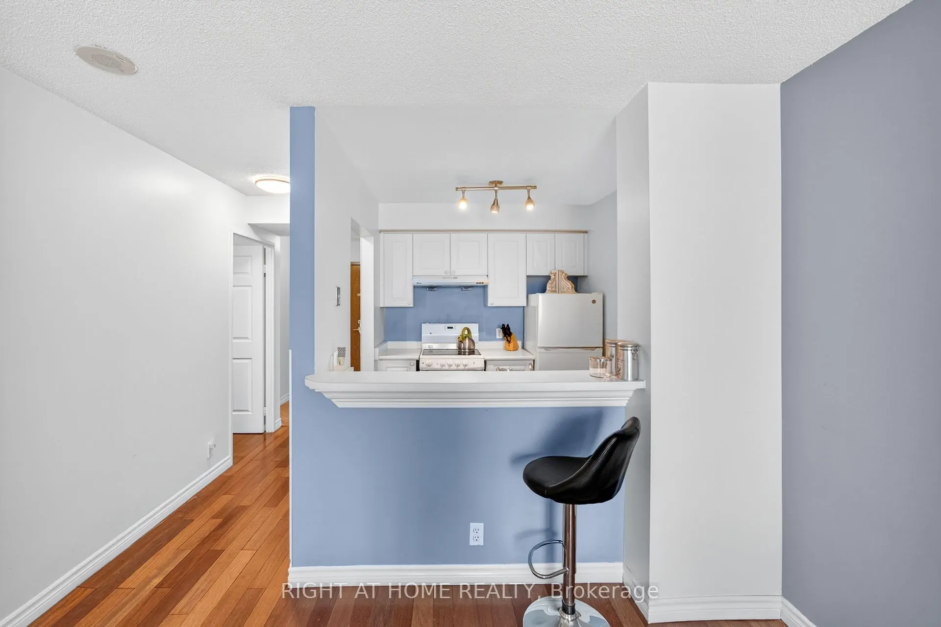 1 Lee Centre Drive, #613