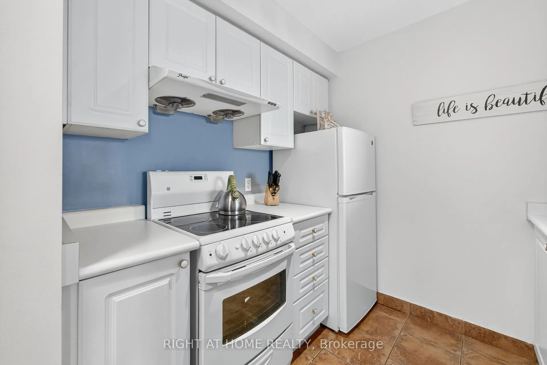 1 Lee Centre Drive, #613