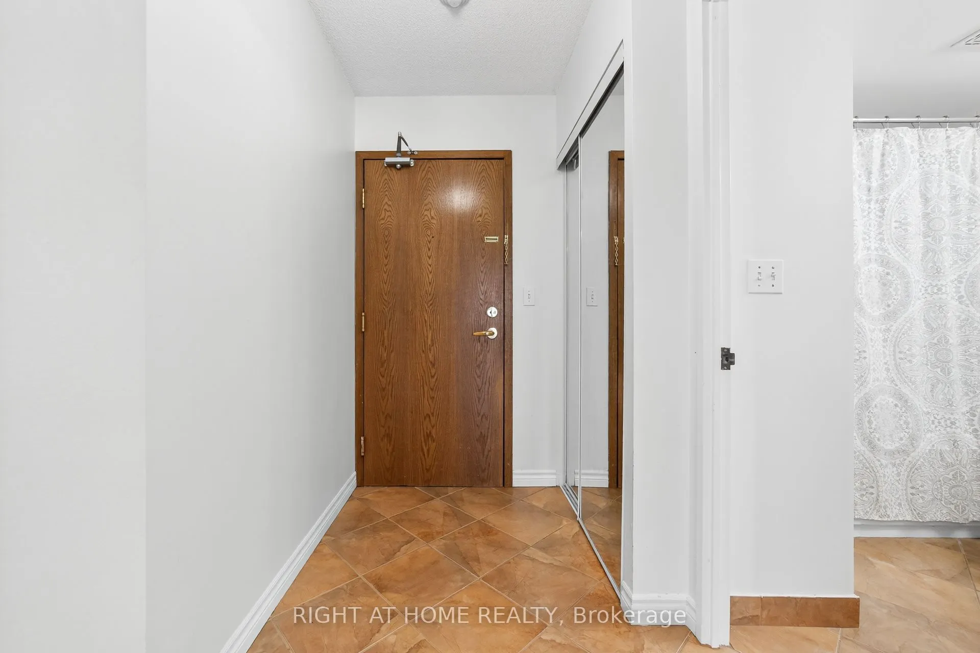 1 Lee Centre Drive, #613