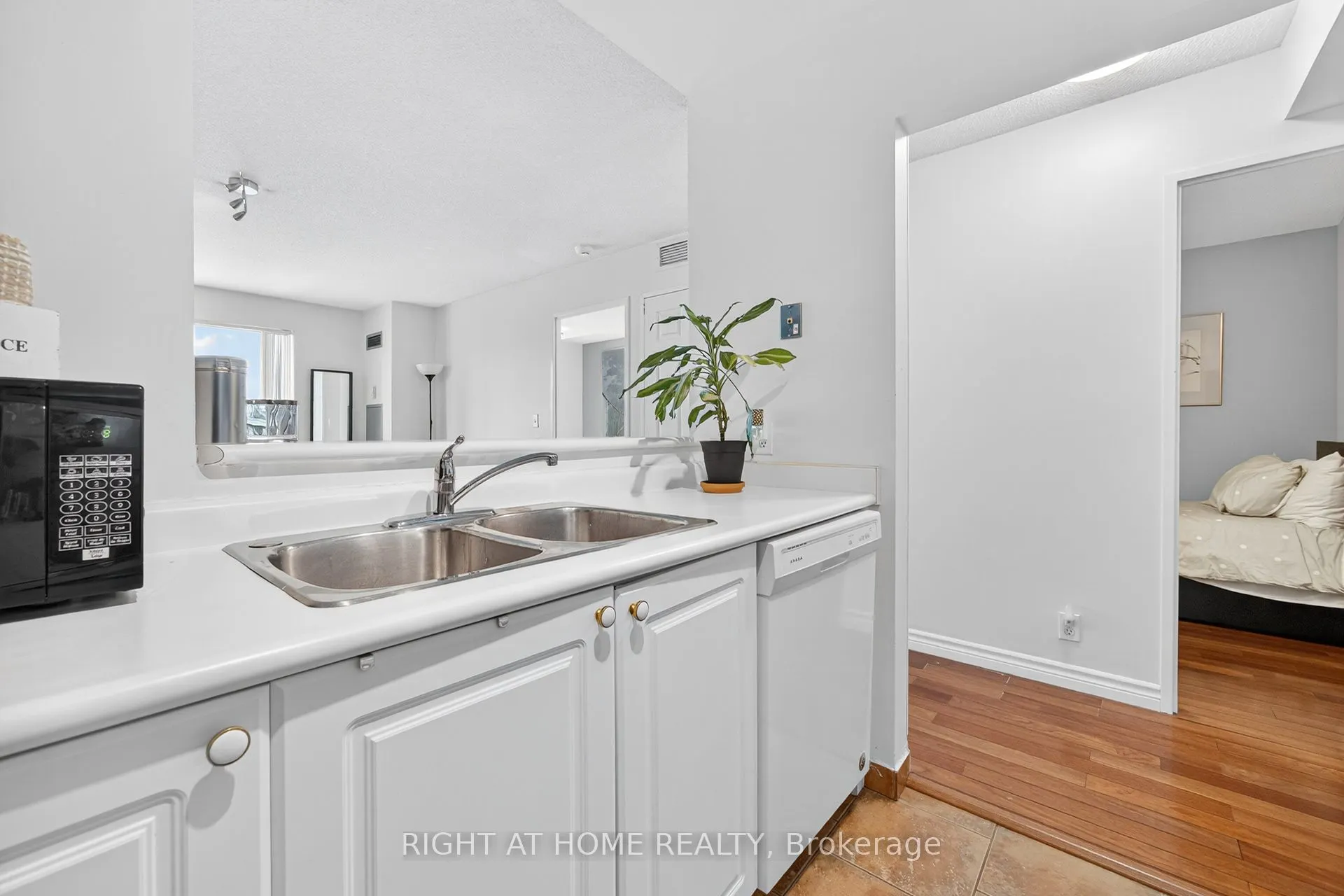1 Lee Centre Drive, #613