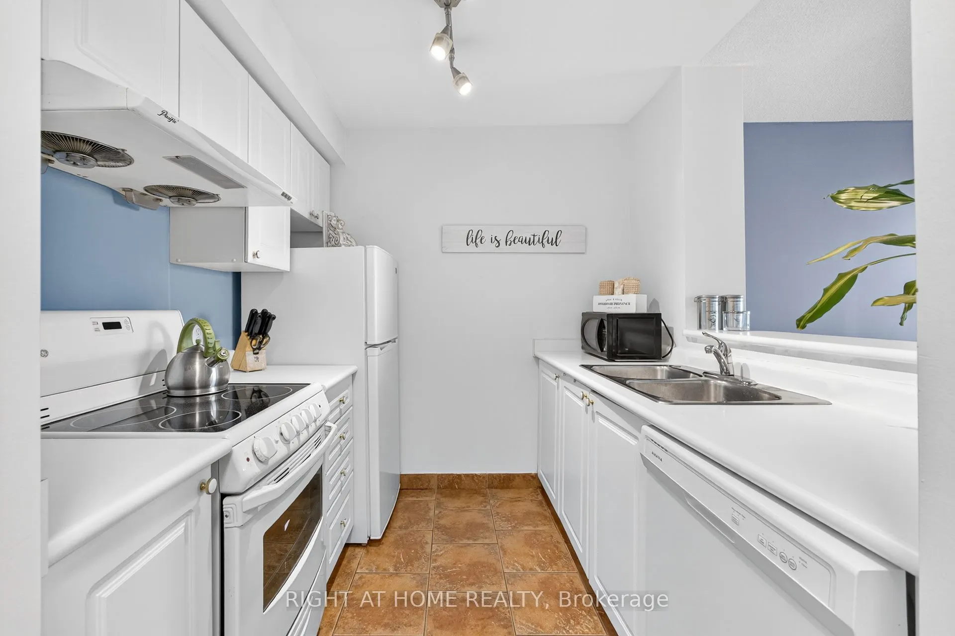 1 Lee Centre Drive, #613