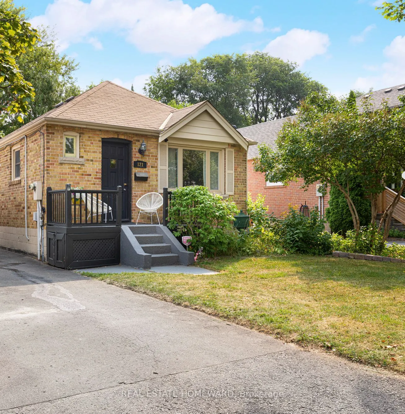 121 Sandown Avenue