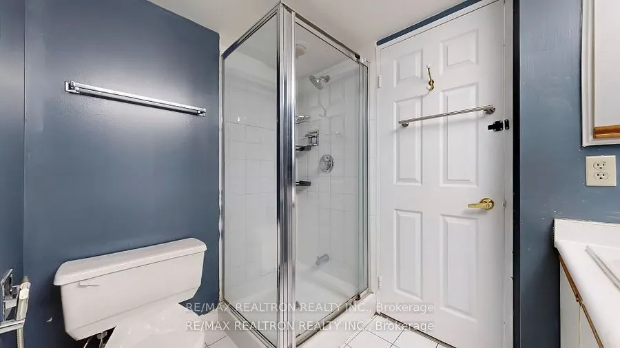3233 Eglinton Avenue E, #402