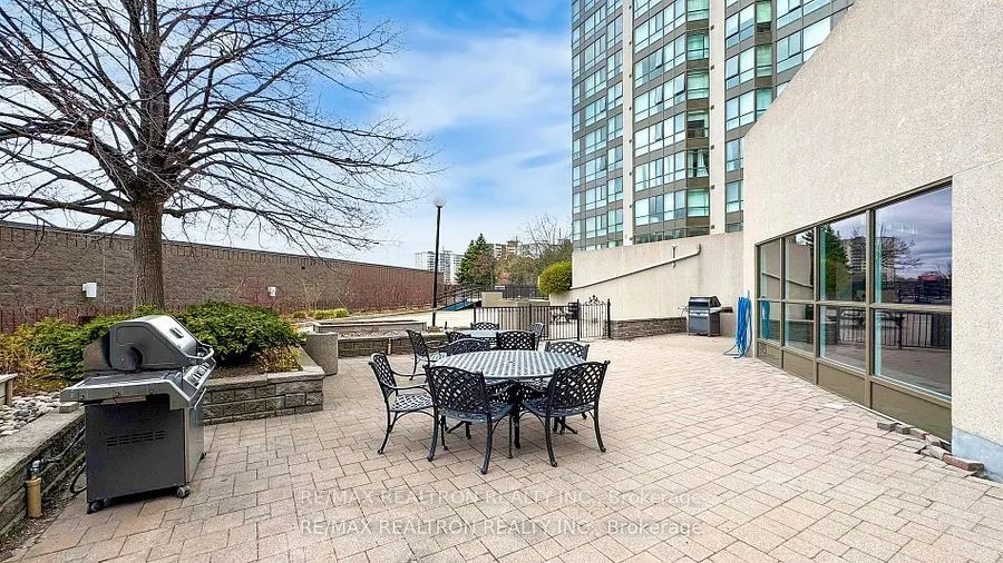 3233 Eglinton Avenue E, #402