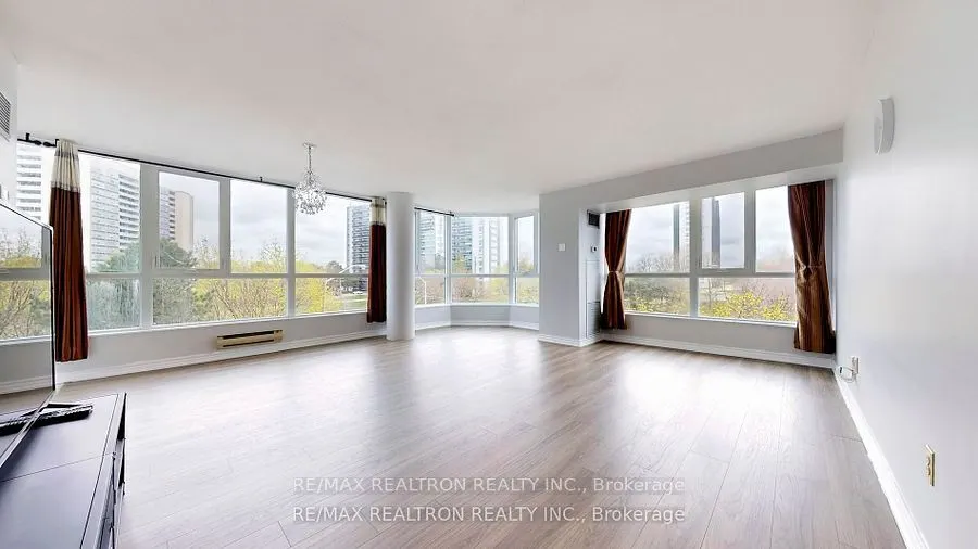 3233 Eglinton Avenue E, #402