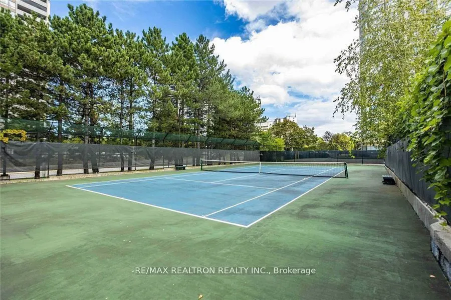 3233 Eglinton Avenue E, #402
