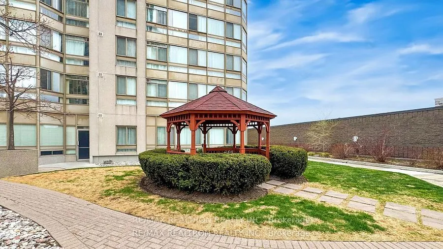 3233 Eglinton Avenue E, #402