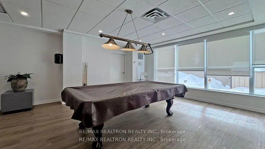 3233 Eglinton Avenue E, #402