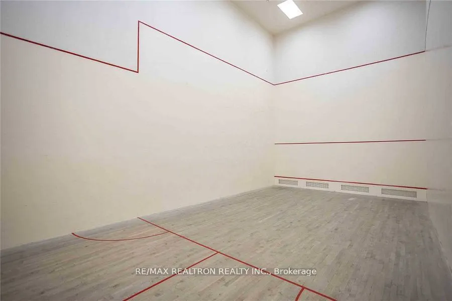 3233 Eglinton Avenue E, #402