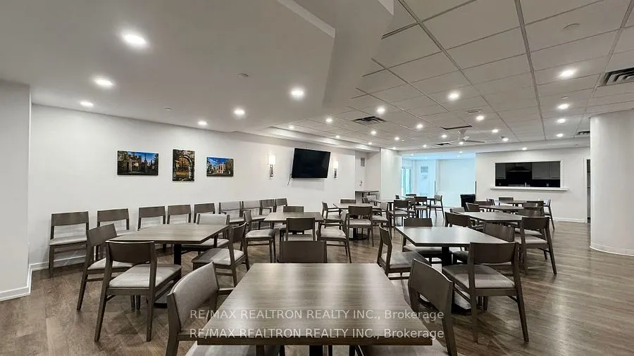3233 Eglinton Avenue E, #402