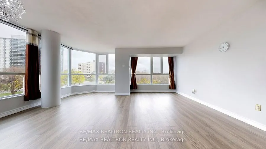 3233 Eglinton Avenue E, #402