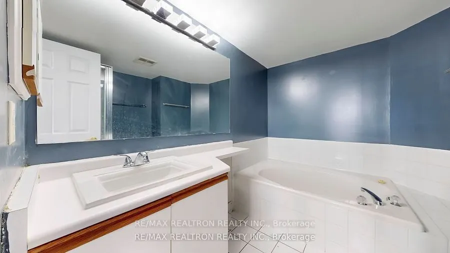 3233 Eglinton Avenue E, #402