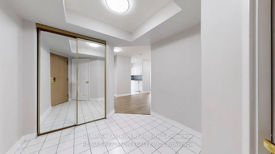 3233 Eglinton Avenue E, #402