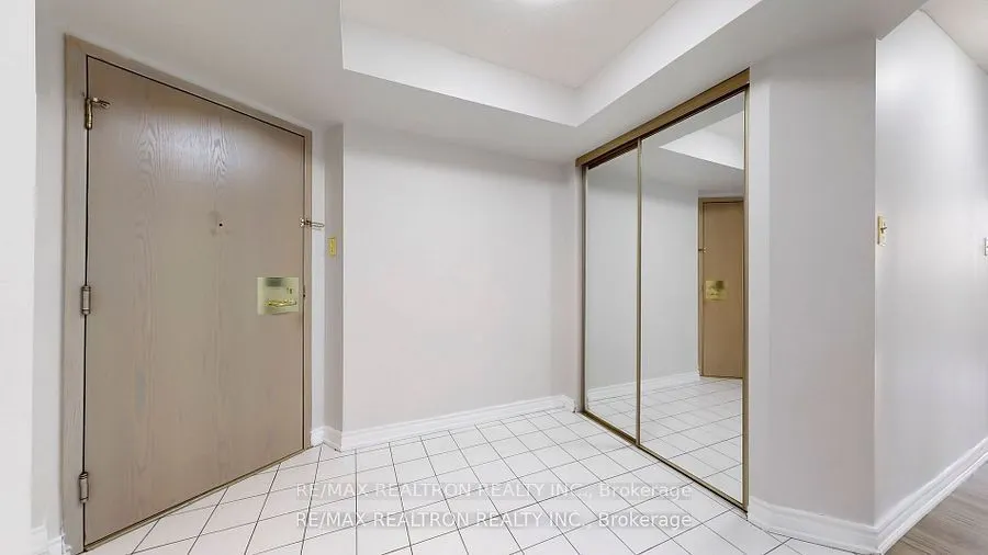 3233 Eglinton Avenue E, #402