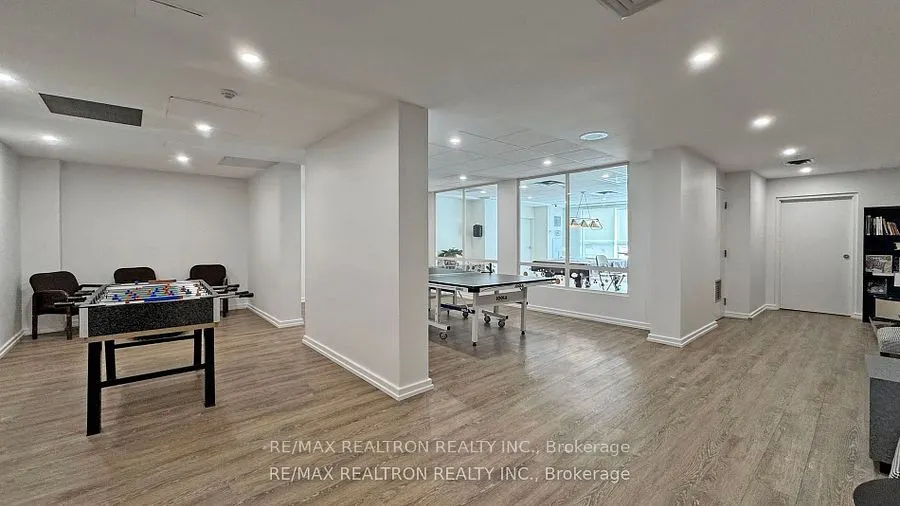 3233 Eglinton Avenue E, #402