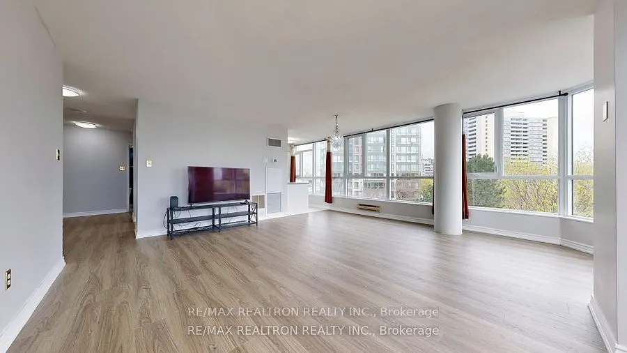 3233 Eglinton Avenue E, #402