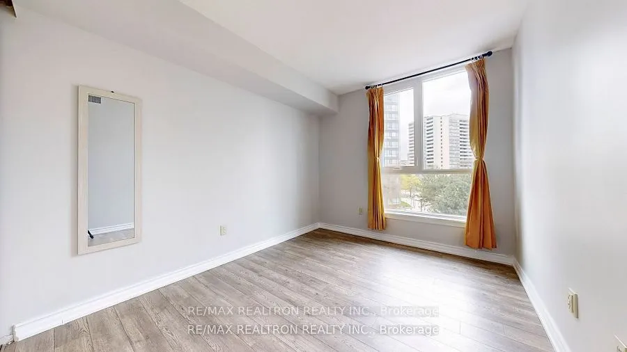 3233 Eglinton Avenue E, #402